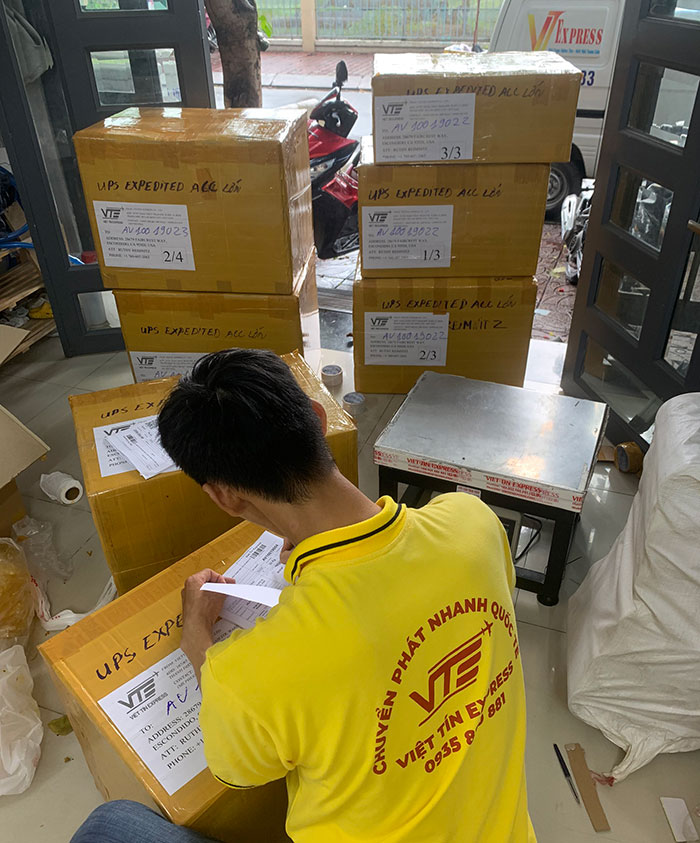 Việt Tín Express gửi hàng đi nước ngoài