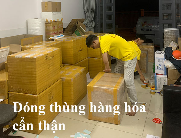 Đóng gói hàng hóa gửi đi Mỹ